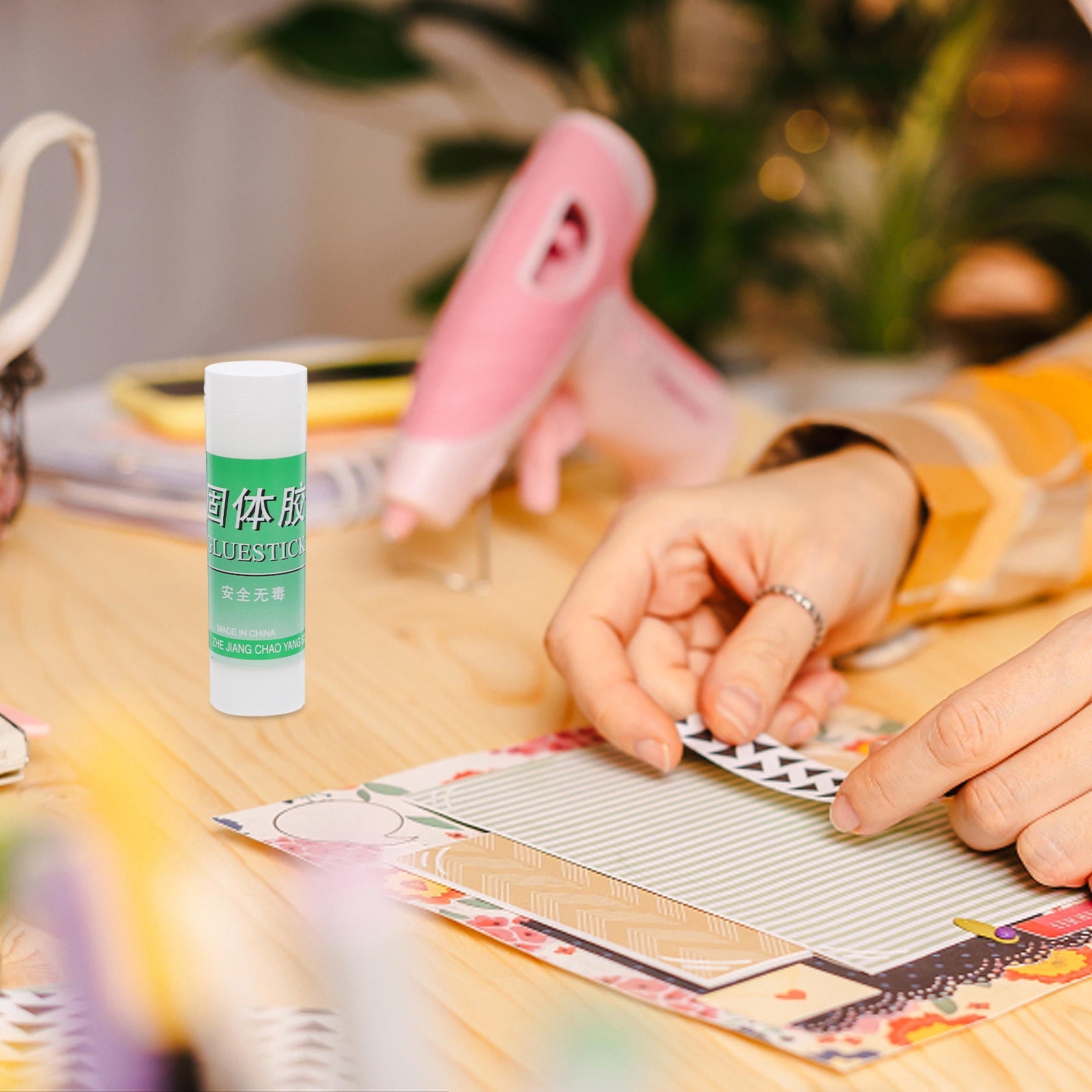 Masteelf 2pcs White Solid Glue Sticks All Purpose White Glue Stick Students All Purpose White Glue Sticks Portable White Solid Glue Stick